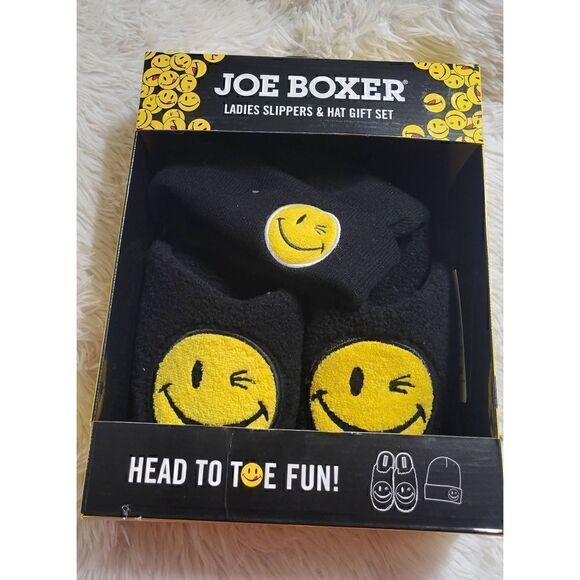 Joe Boxer Women's Smiley Face Slipper & Hat Gift Set Black Size 6/7 - Picture 1 of 7
